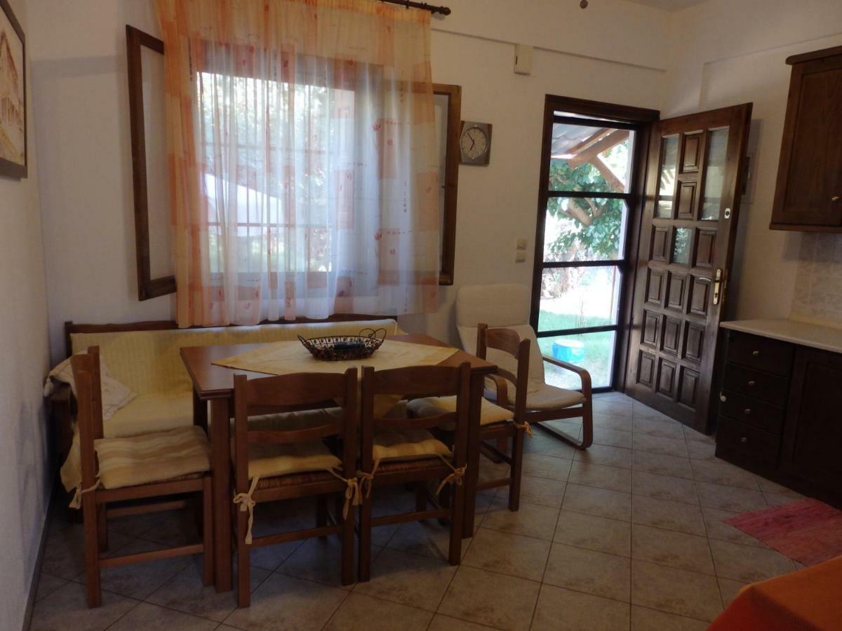 The Small House In The Olive Grove Lefokastro Exterior foto